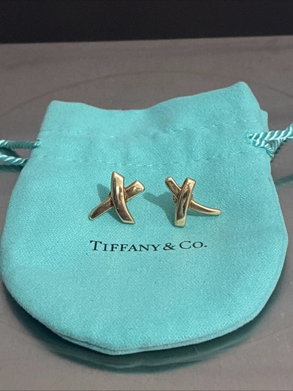 Tiffany & Co 18k /750 Gold Paloma Picasso Graffiti X Kiss Stud Earrings 6 grams